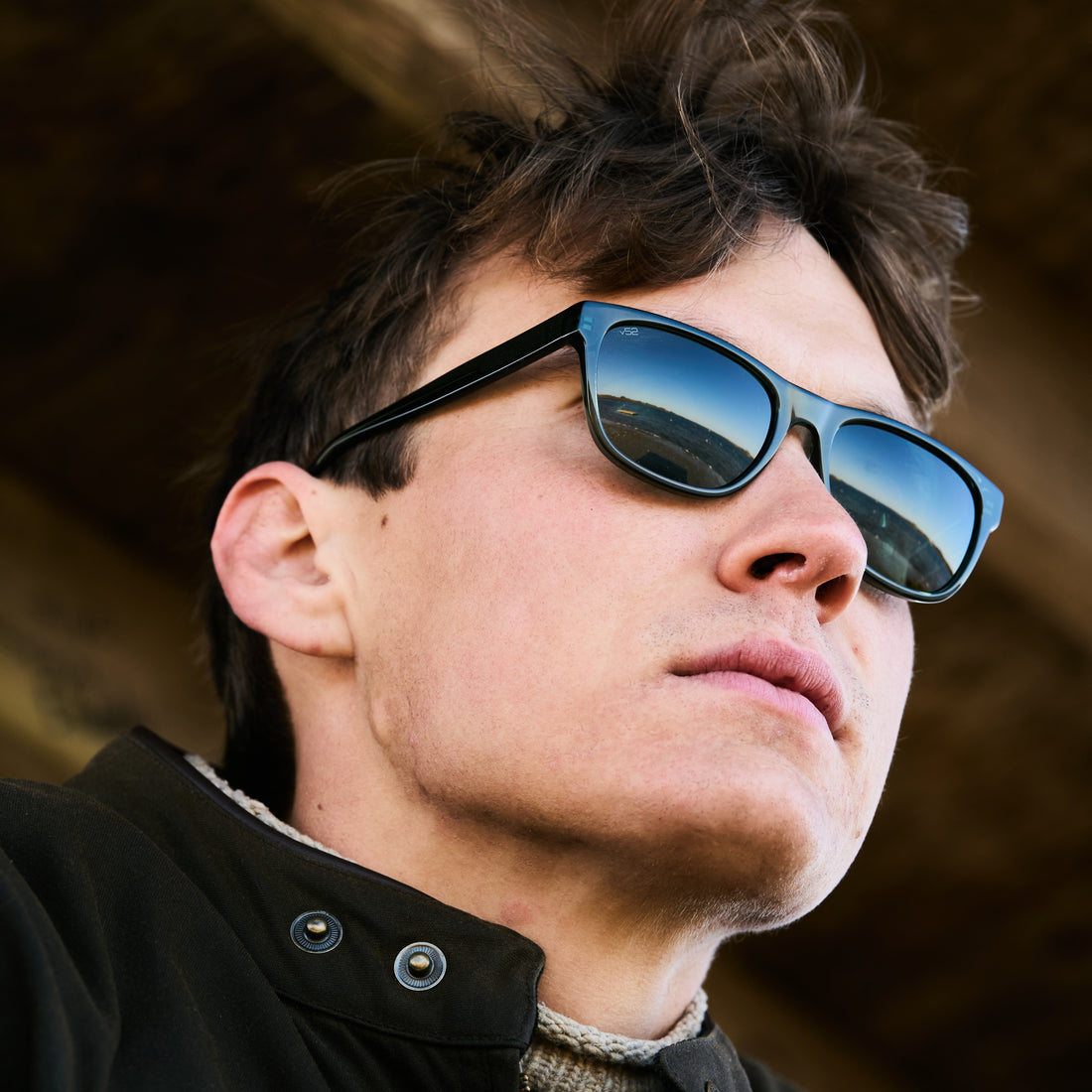 Man wears Daytrippers polarized 60-inspired sunglasses from VALLON in Green