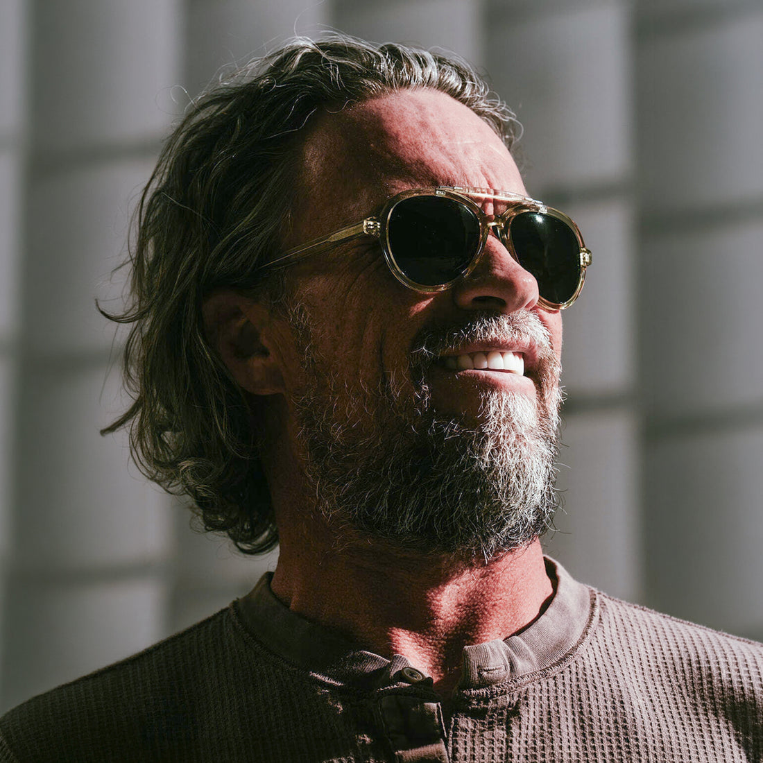 Man wears Elmore sunglasses from VALLON. Aviator sunglasses with brow-bar design, V52 optics and sports versatility