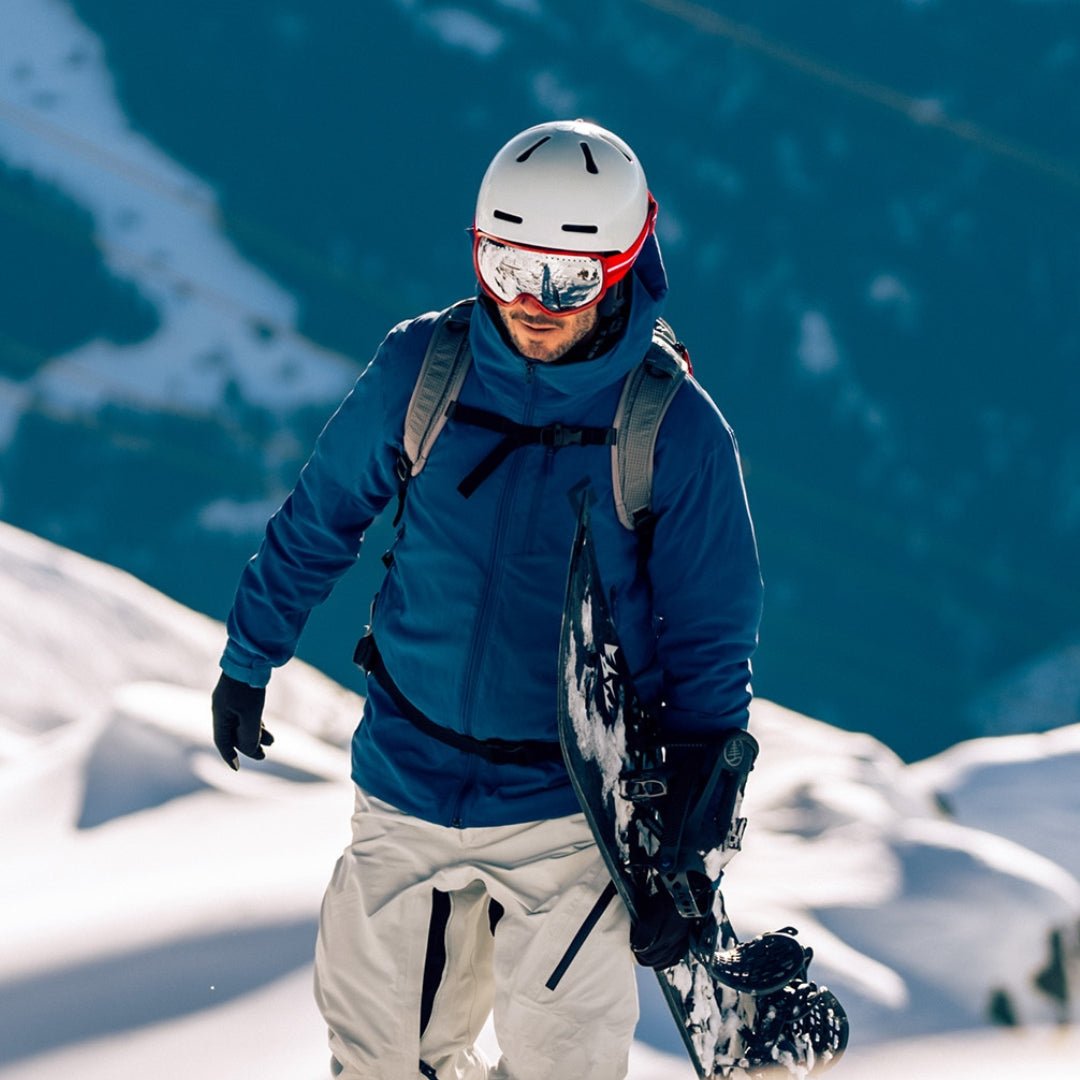 Man wears VALLON 80s-inspired retro Freebirds goggles for snowboarding