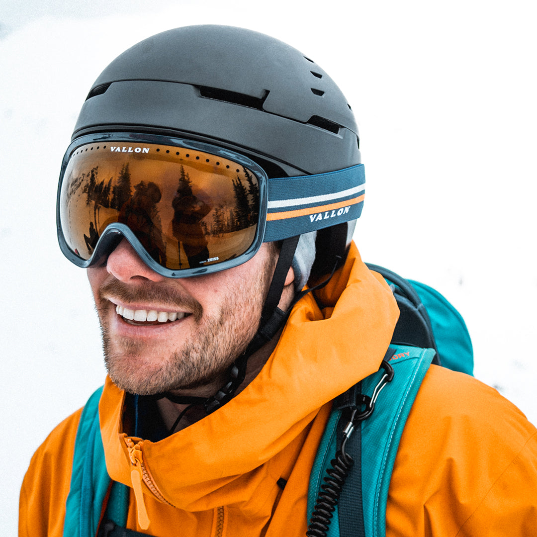 Man wears 80s-style Freebirds best ski goggles from VALLON