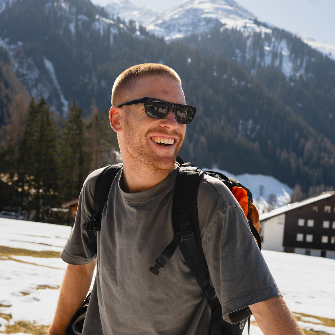 Man wears June sunglasses from VALLON with V52 lenses