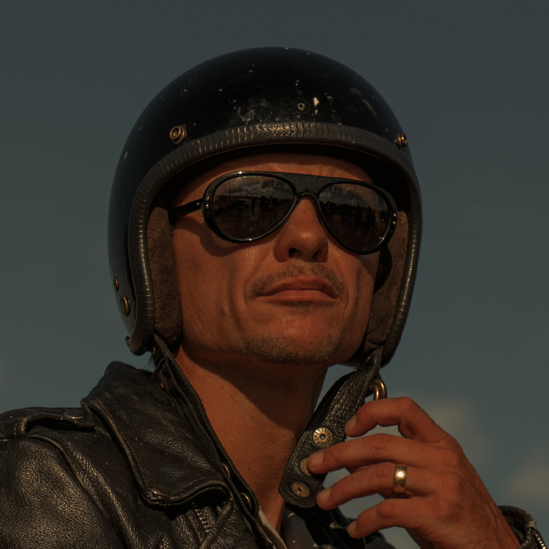 Man wears classic 70s-inspired Moto Aviators from VALLON