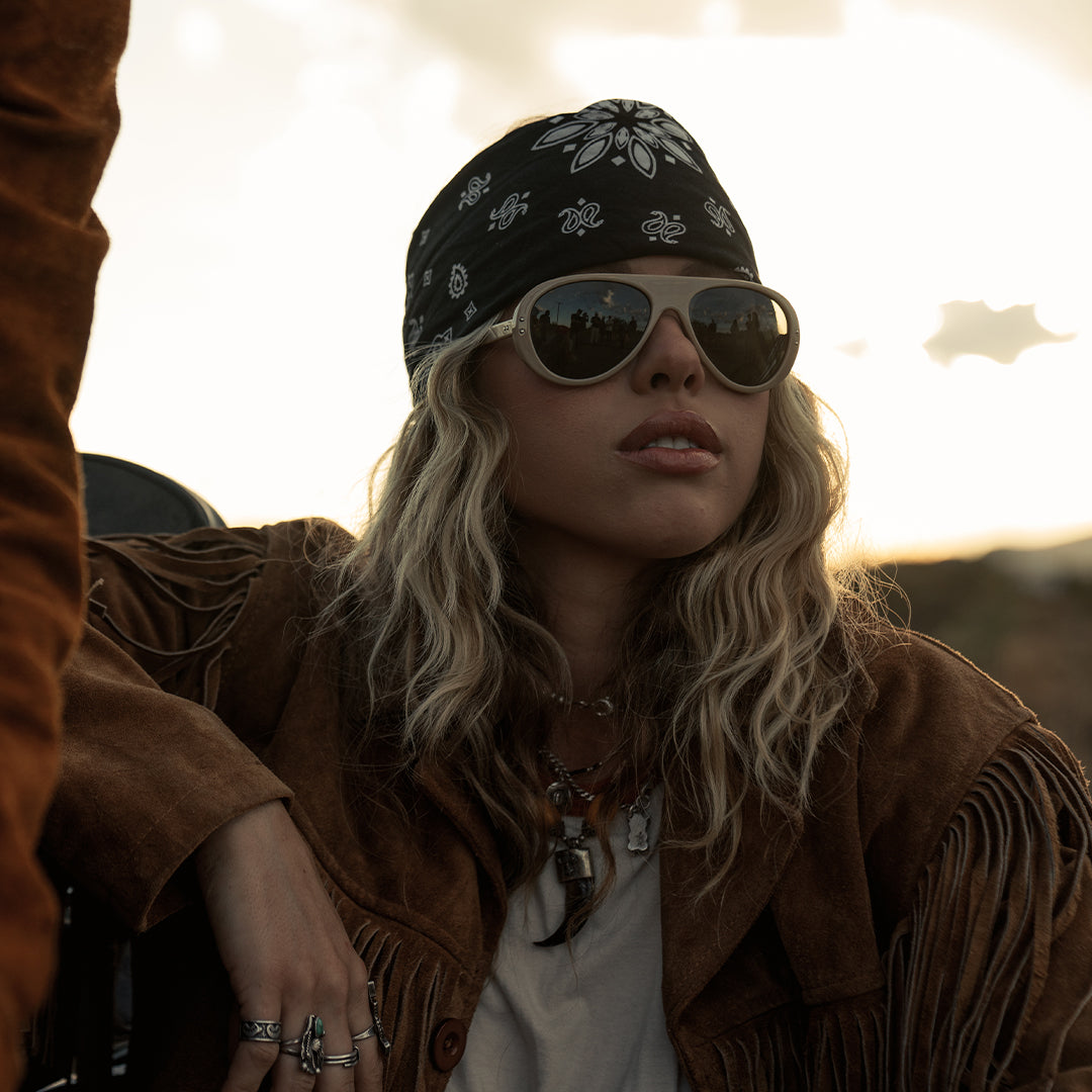 Woman wears Moto Aviators from VALLON in Desert-Green with bandana