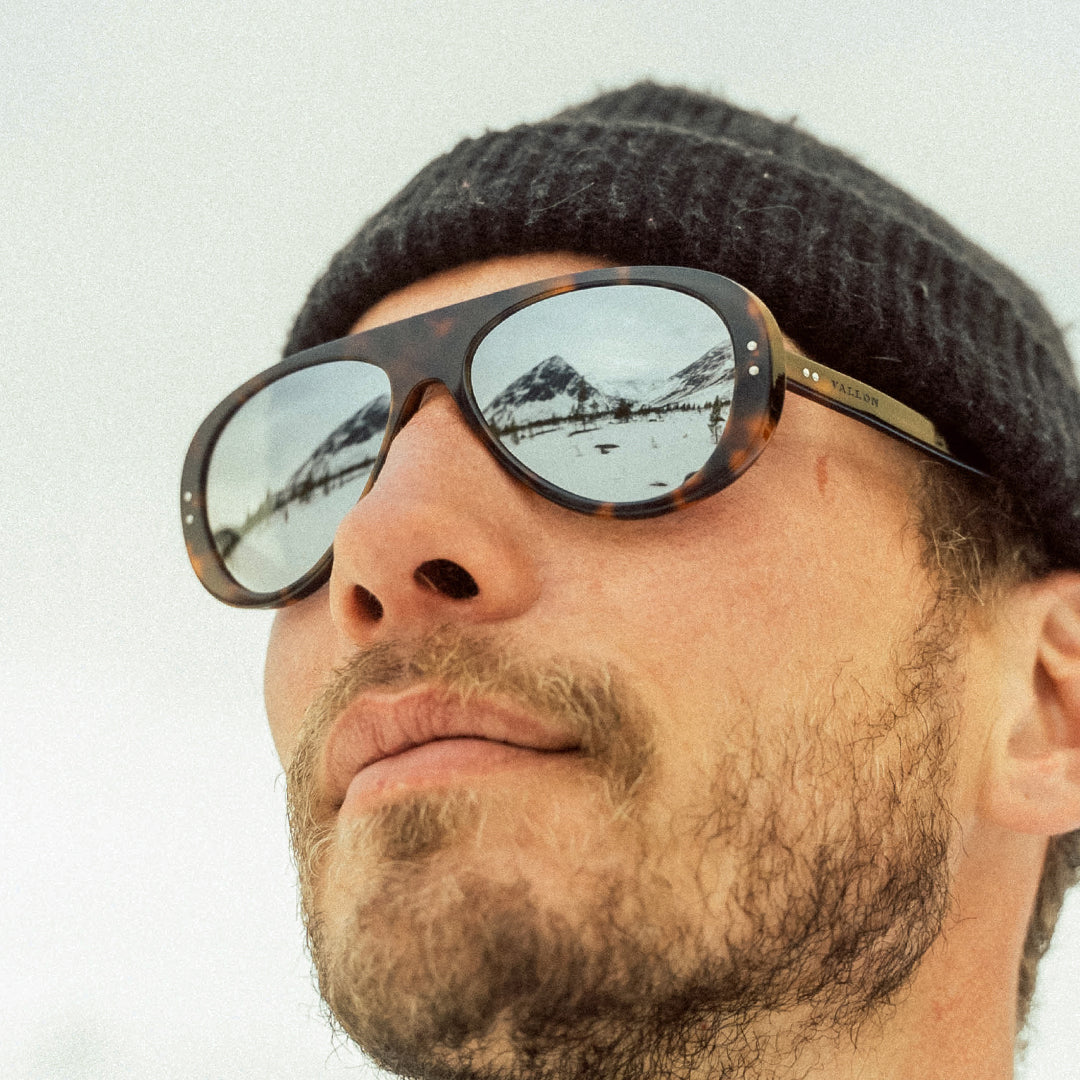 Man wears VALLON Ski Aviators in Dark Tortoise