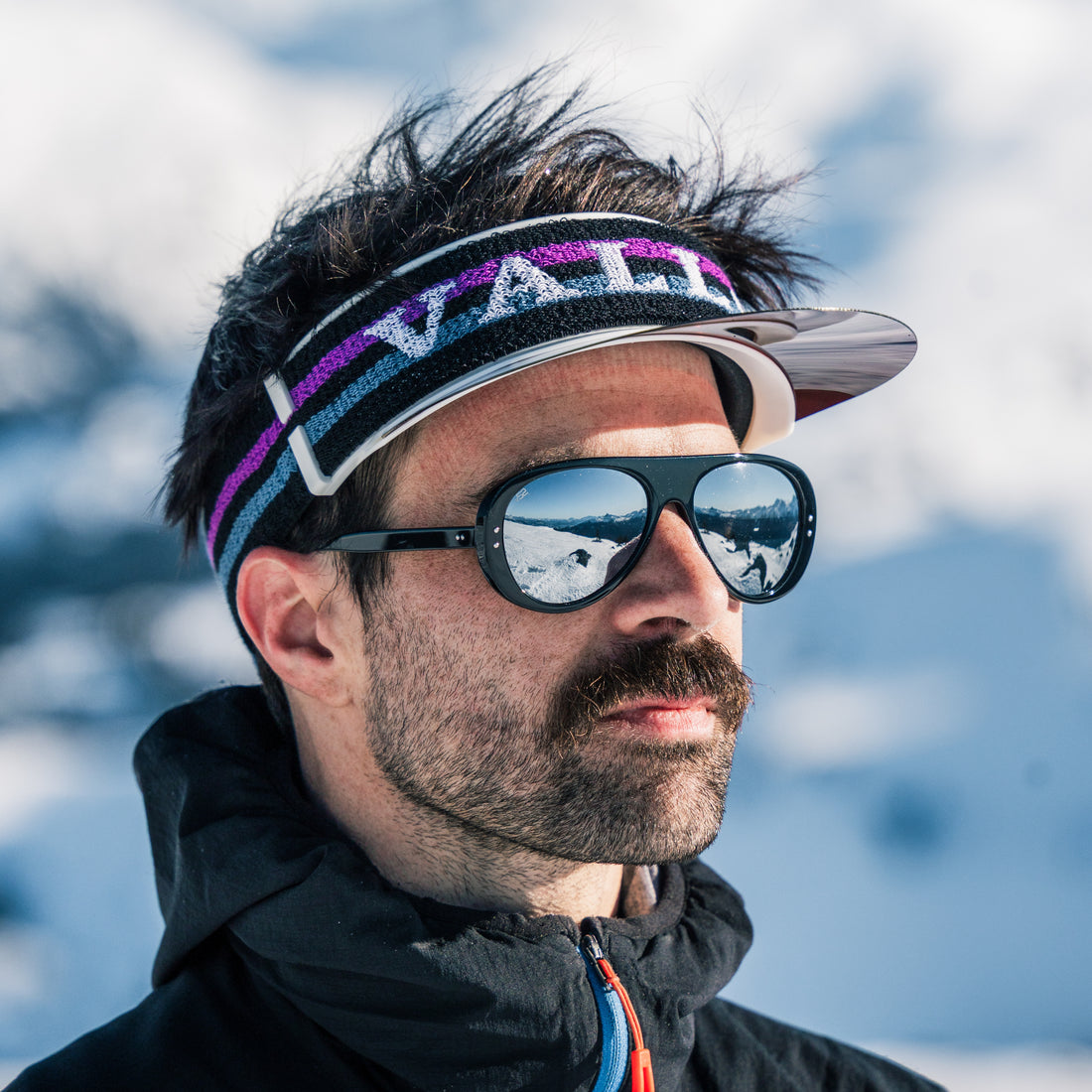 Man wears VALLON Vizor in Black in bright winter sunshine