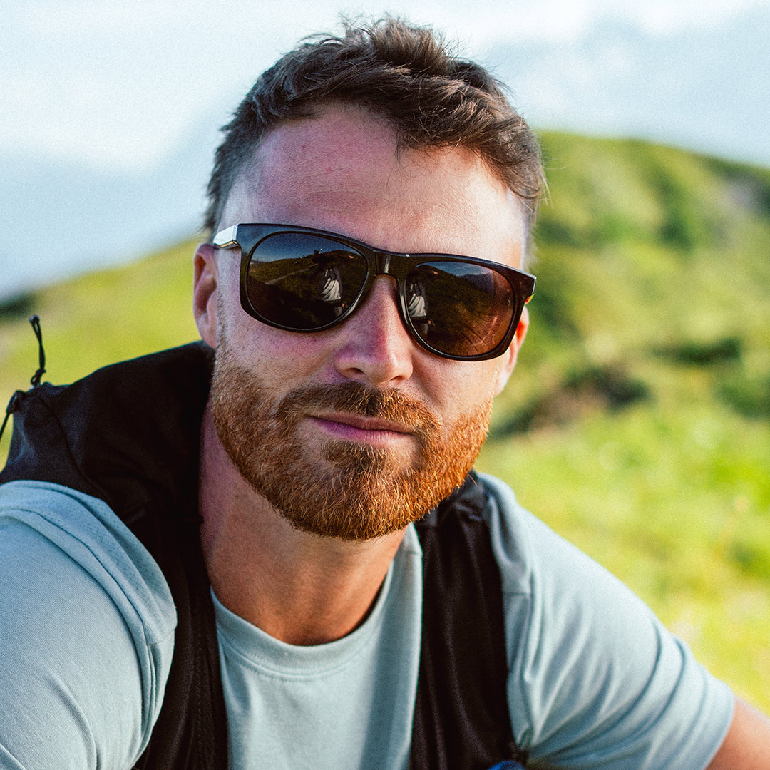 Man wears Ventures lightweight sports sunglasses from VALLON with polarized Cat. 3 protection and sustainable frame