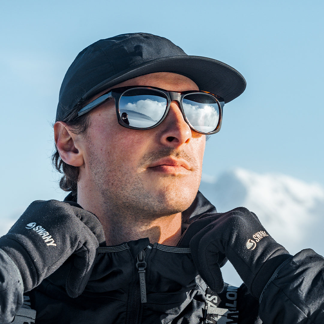 Man wears Ventures sunglasses from VALLON in Dark-Tortoise-Silver