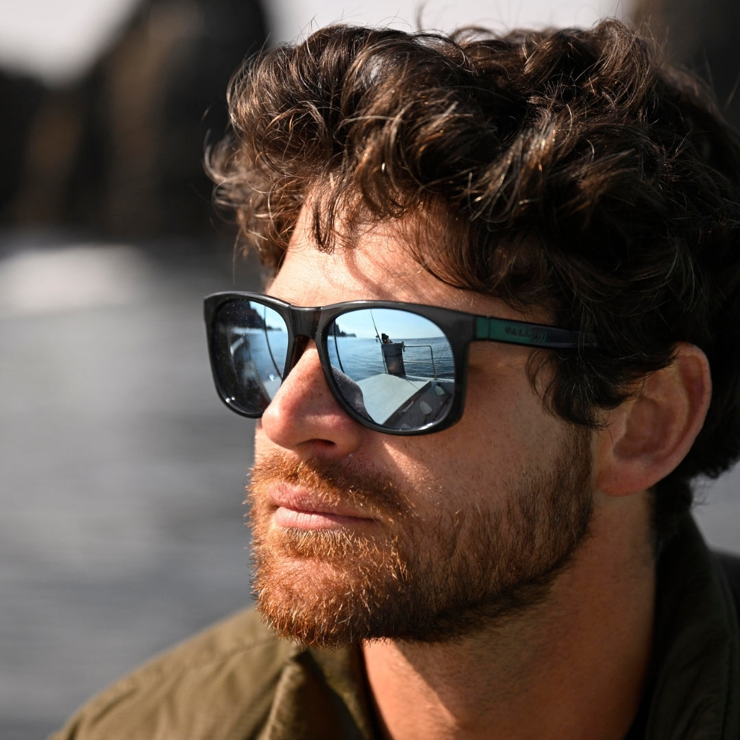Man wears Ventures lightweight sports sunglasses from VALLON with polarized Cat. 3 protection and sustainable frame