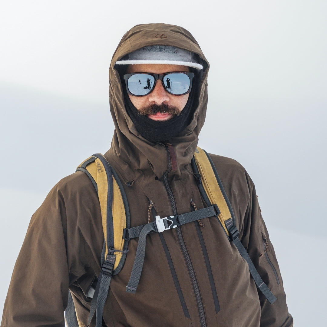 Man wears VALLON Ventures sunglasses fitted with V52 optics